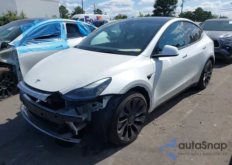 2025 Tesla Model Y Performance Dual Motor All-Wheel Drive z USA, uszkodzony, nr VIN 7SAYGDEF2SF298271